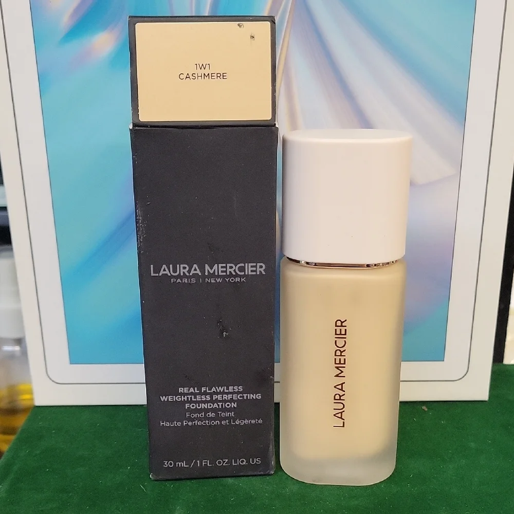 Laura Mercier Real Flawless Foundation - 1W1 Cashmere
